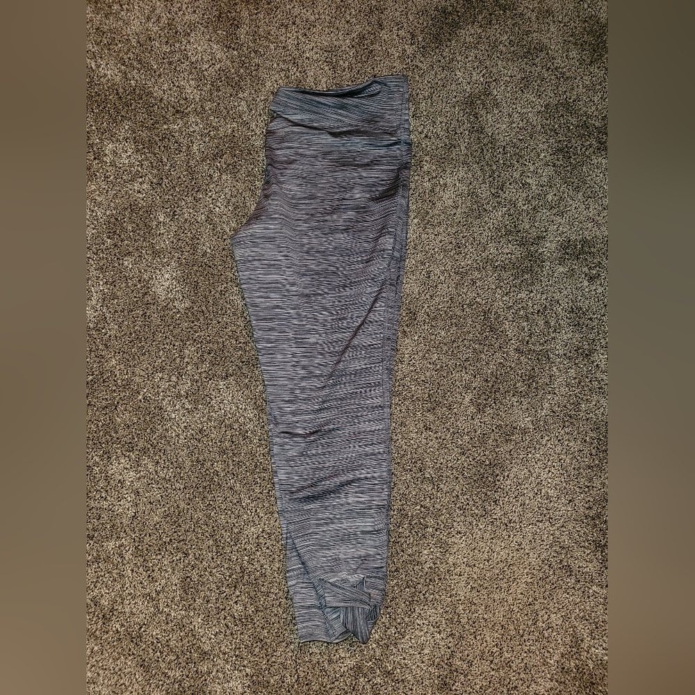 Old Navy Striped 7/8 leggings